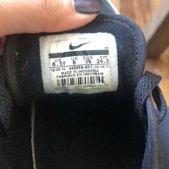 Nike Coast Classic Canvas Sneakers - Picture 6 of 6